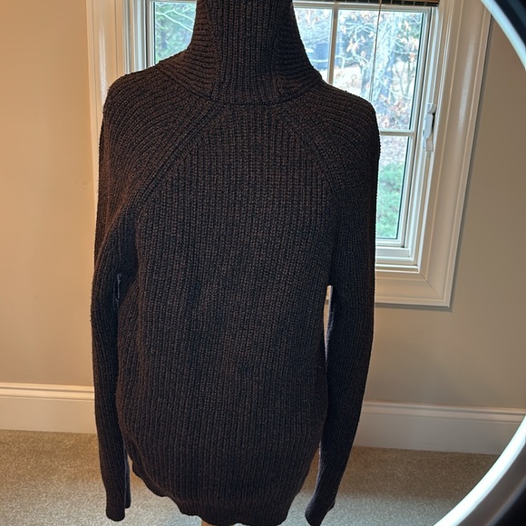 Banana Republic Sweater! Size L - Picture 4 of 5